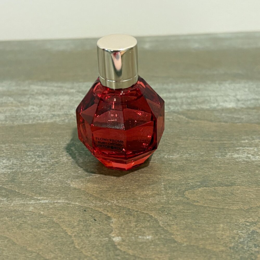 NEW Viktor & Rolf Flowerbomb Ruby Orchid Eau de Parfum with Vanilla & Peach .24
